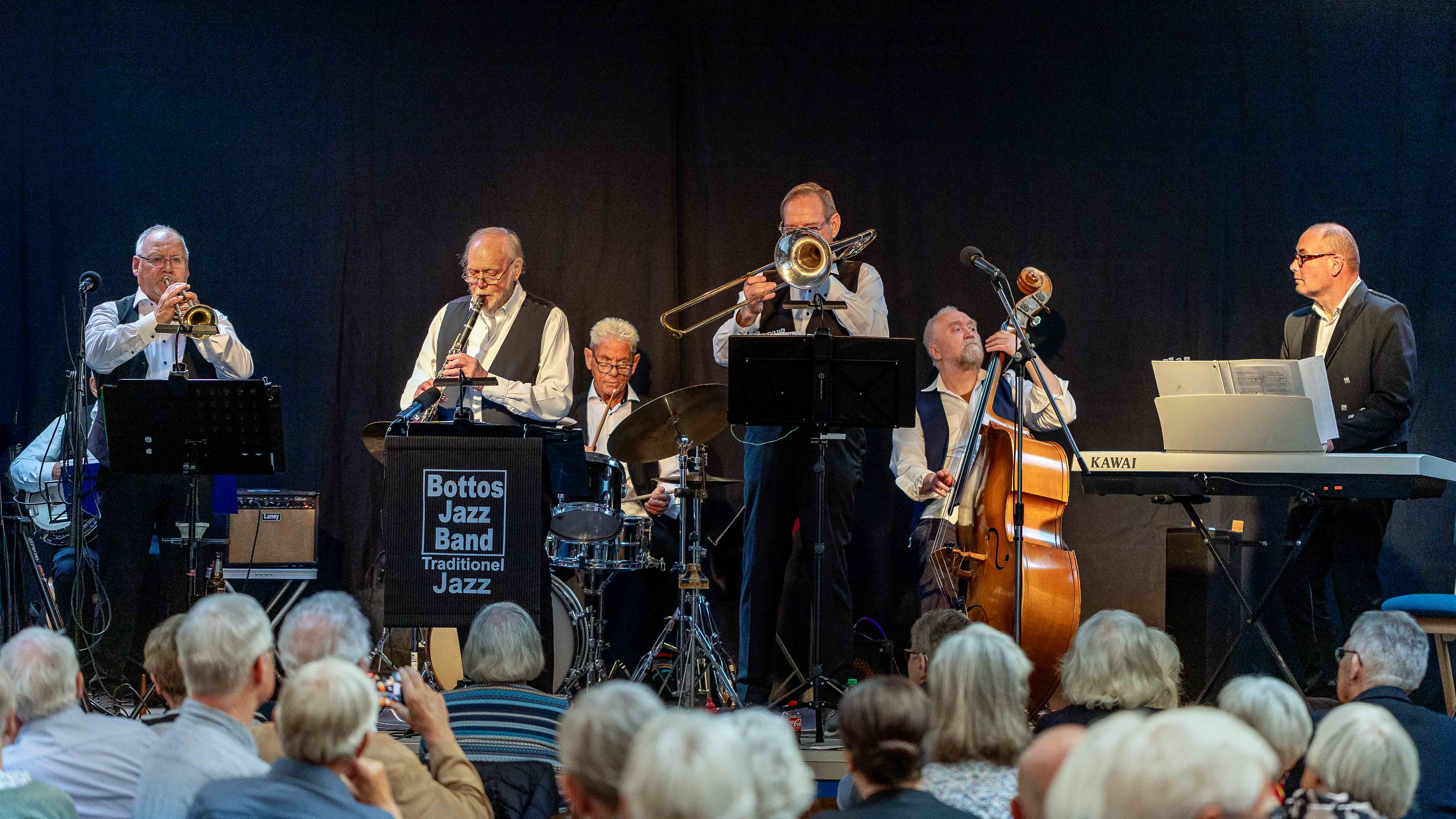 Bottos Jazz Band spiller i Laden - maj 2025
