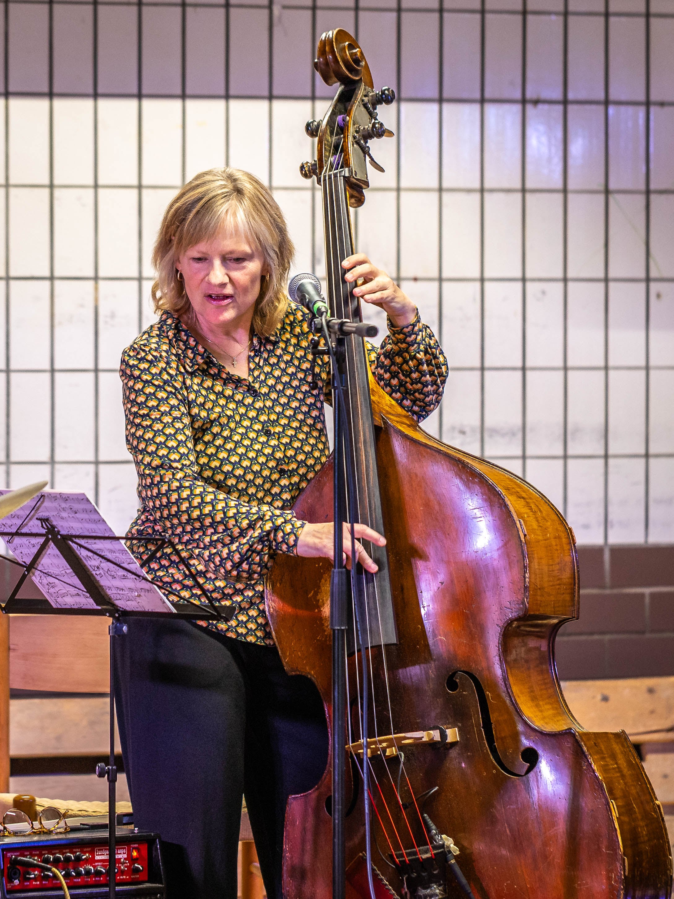 Helle Marstrand på bas